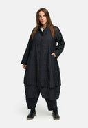 'Lunel' övergångskappa – elegant, modern & med markant struktur