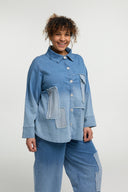 Blusa 'Sky' – Denim Premium, Remendo & Elasticidade