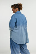 Blusa 'Sky' – Denim Premium, Remendo & Elasticidade