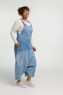 Ogrodniczki 'Sky' – Premiumowy dżins, ombre i detale z naszywkami