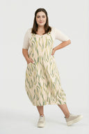 Sukienka na ramiączkach 'Livia' – przewiewna, korzystna dla sylwetki i wyjątkowa