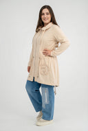 Parka przejściowa 'Livia' – miękka, dopracowana w szczegółach i nowoczesna