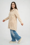 Parka przejściowa 'Livia' – miękka, dopracowana w szczegółach i nowoczesna