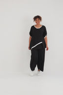 Blusa 'Saria' – assimétrica, leve e natural